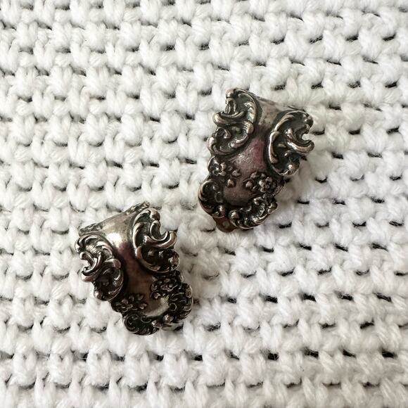 Vintage Foree Sterling Ornate Scroll Signed Clip On Luggage Tag Earrings - Picture 2 of 10